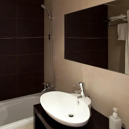 里斯波奈尔公寓酒店 *